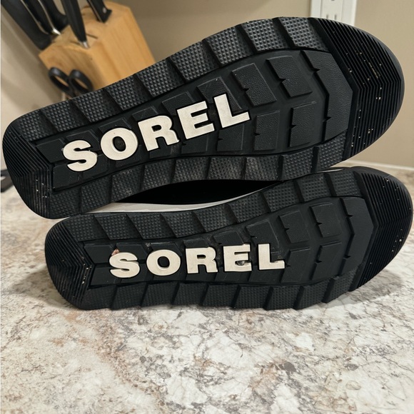 **SOLD** Sorel winter boots - Size 9 - Picture 4 of 5